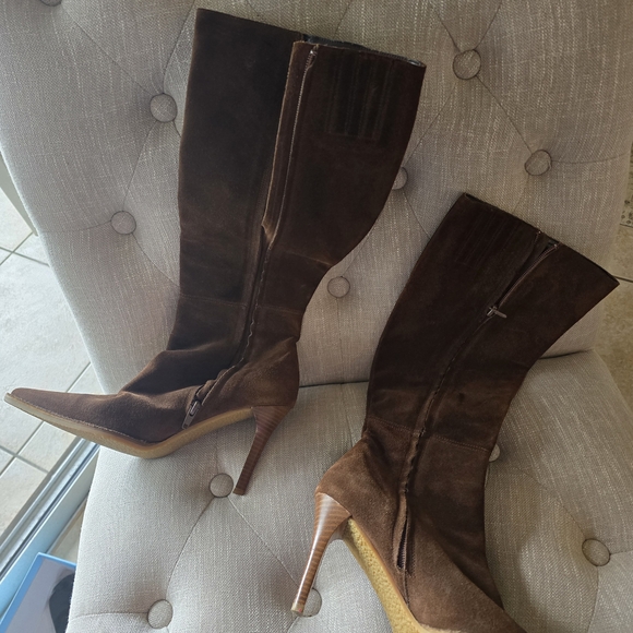 Banana Republic Made in Spain Vintage Brown Suede 3" Heel Pointed Toe Boots, 8M - Picture 4 of 10